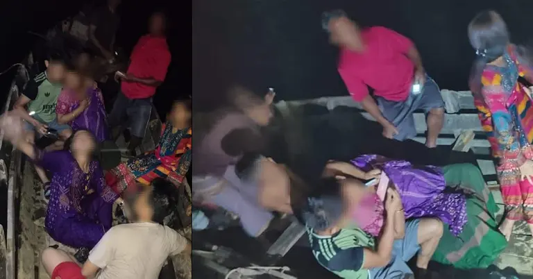 উদ্ধারকৃত যাত্রীরা